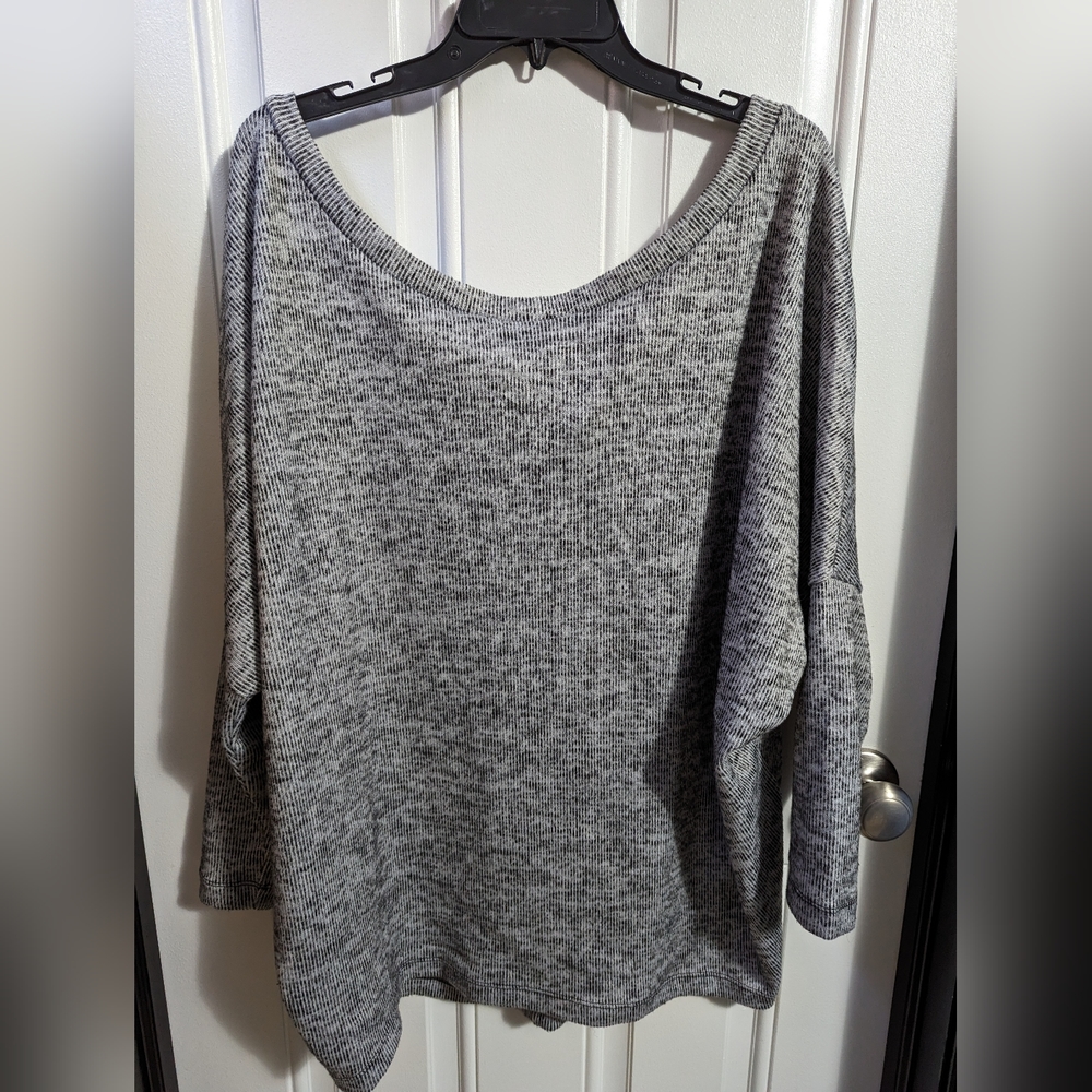 Gray relaxed fit bat-wing open back detailing sweater size medium